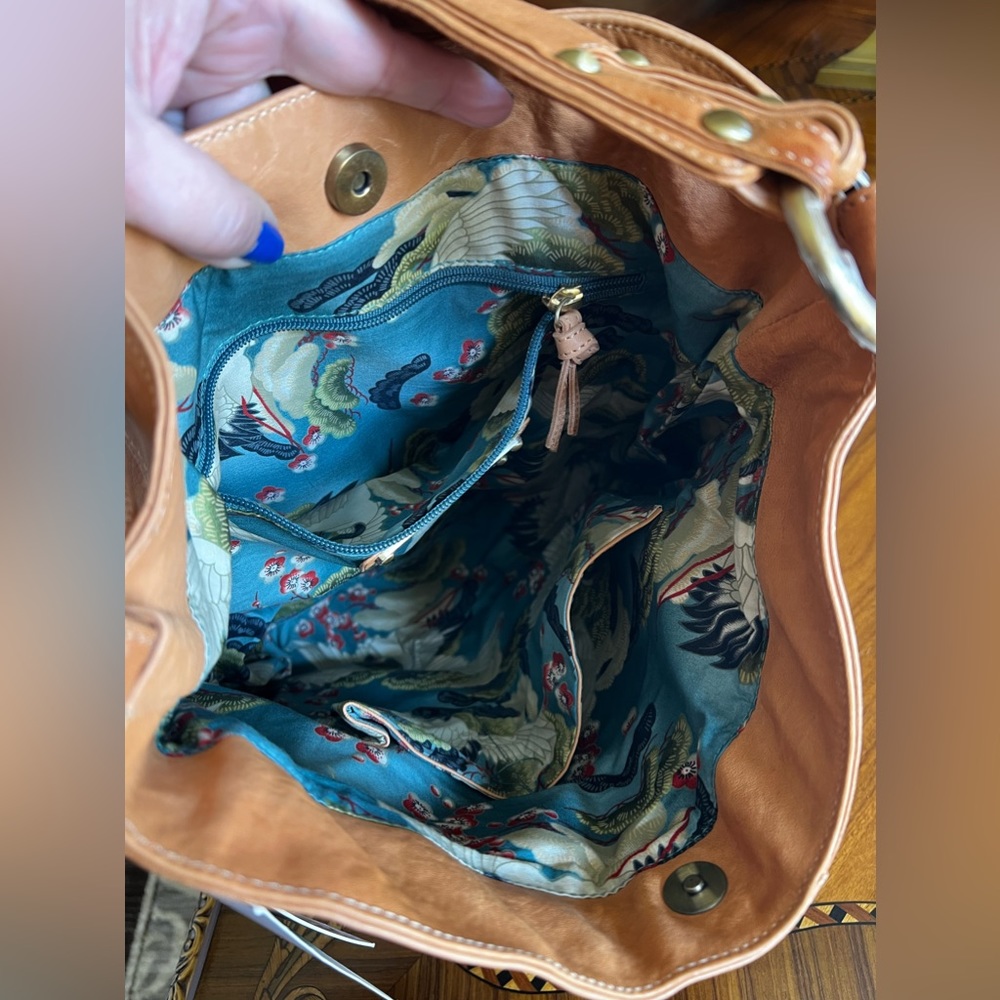 Golden Yellow Leather Large shoulder, Hobo Tote bag, with (4) exterior pockets. - Picture 8 of 14